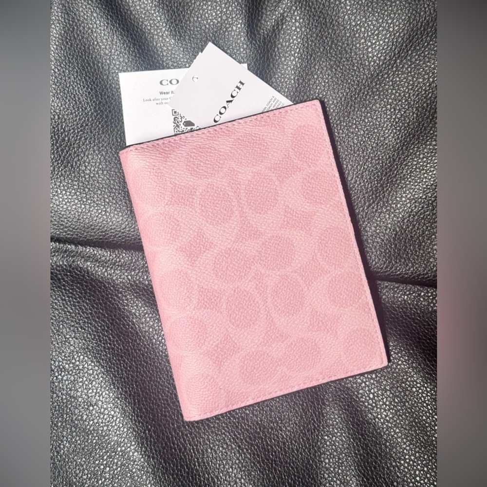 NEW Coach Signature Passport Card Case in Powder Pink CW170